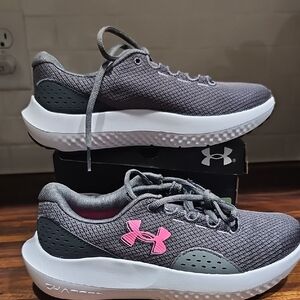 NWT Under Armour Women's GRAY and Pink Athletic sneaker Shoes Charged Surge 6.5